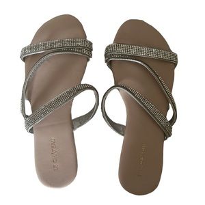 ❤️NWOT Le Chateau Rhinestone Sandals